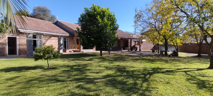 4 Bedroom Property for Sale in Jan Kempdorp Northern Cape